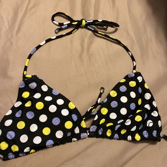 Very cute bikini! - Picture 2 of 7